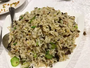 薑粒菜脯玉蘭肉松欖菜炒飯
