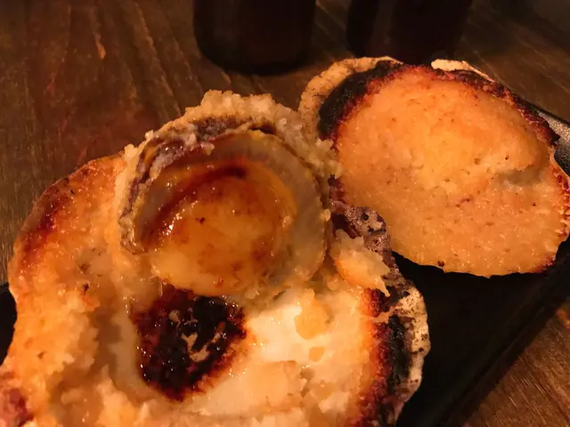  黃金蒜蓉燒扇貝 (兩隻) 