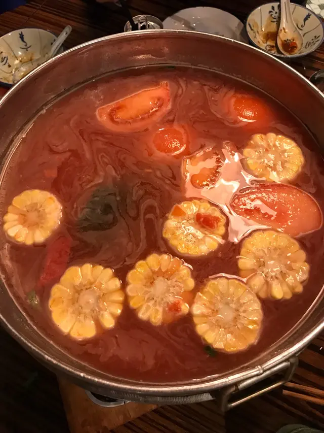 招牌番茄海鮮蟹鍋鮮味無窮