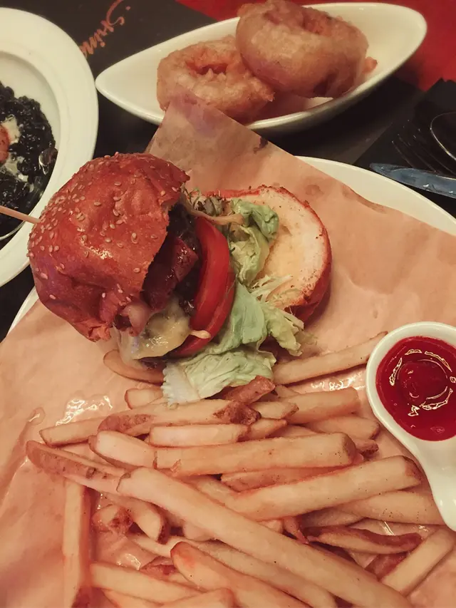 鹽份分佈不平均，肉餅有部分過咸