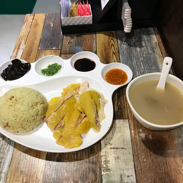午餐自私，雞有雞味，湯水唔錯🤣