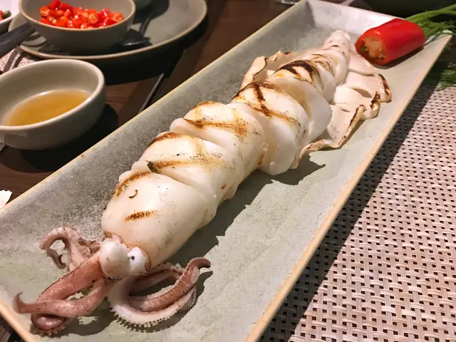 炭燒魷魚伴香茅醬汁
