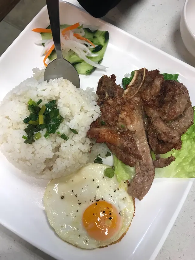 香茅豬扒碎米飯