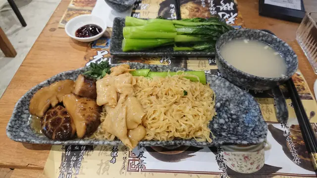 好足料，花膠係主角，側邊嘅冬菇都好好食。