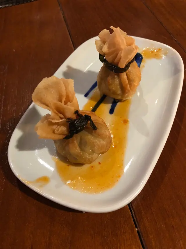 脆皮青咖哩雞及蝦肉黃金包