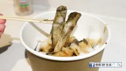 肠粉就买围都有得食，呢度嘅酱以自家制芝麻酱代替一般用嘅花生酱。白芝麻酱香口，黑芝麻酱细滑微甜，花椒芝麻酱甜中带少少辣，好食又健康。