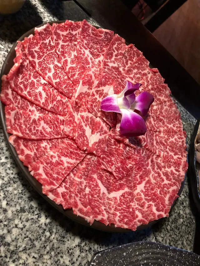 味道新鮮好食就一定，值得質係佢嘅厚薄大少切得剛剛好，烚佢半分鐘剛剛好