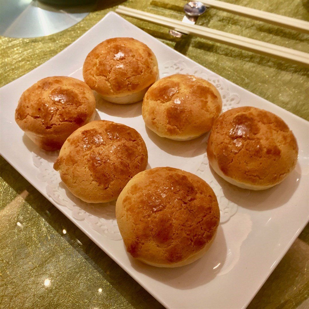 baked pineapple bun with bbq pork 42