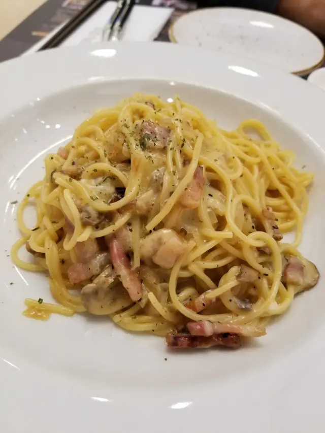 煙豚腩卡邦尼意粉