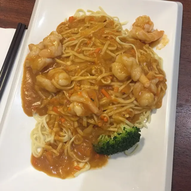 龍蝦汁蝦球伊麵