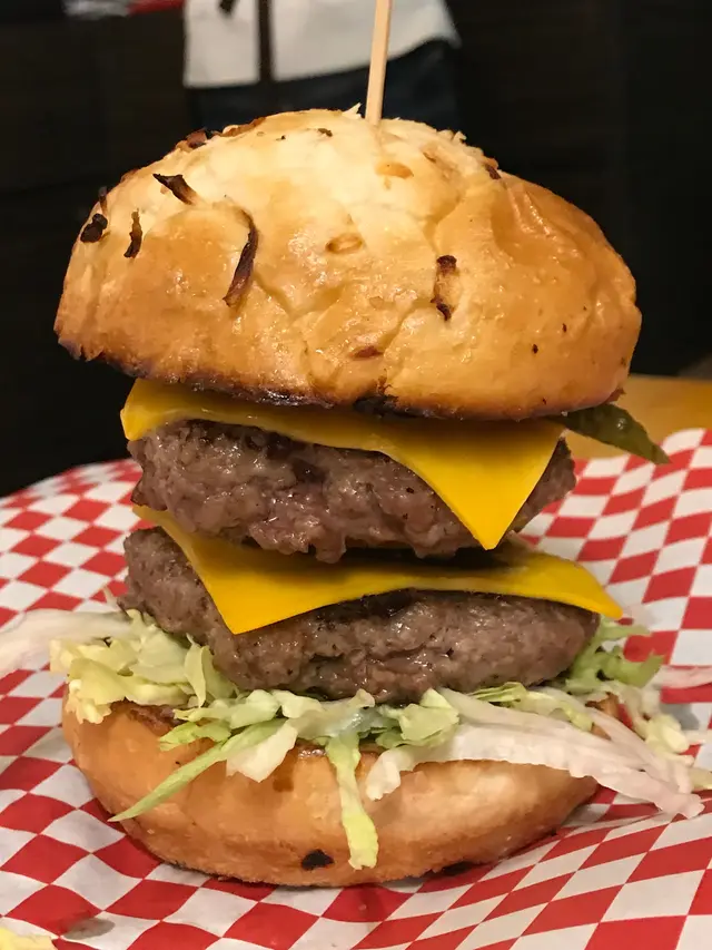 雙層芝士牛魔王漢堡