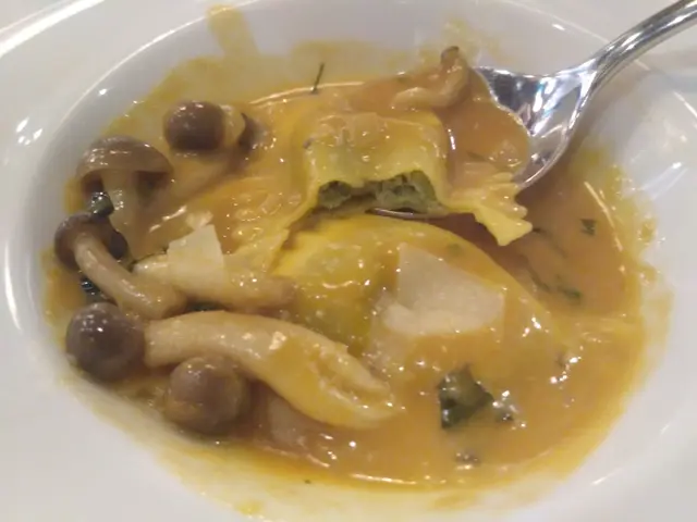 芝士龍蝦汁意大利餃子