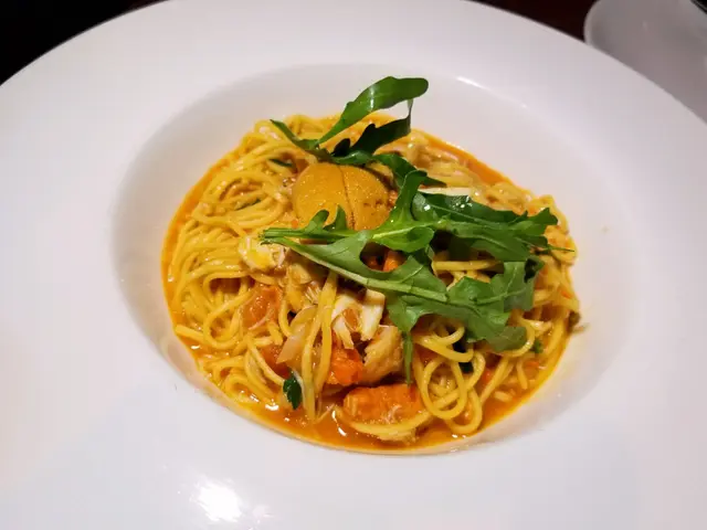 手拆蟹肉蟹粉汁自家製意大利粉配鮮海膽