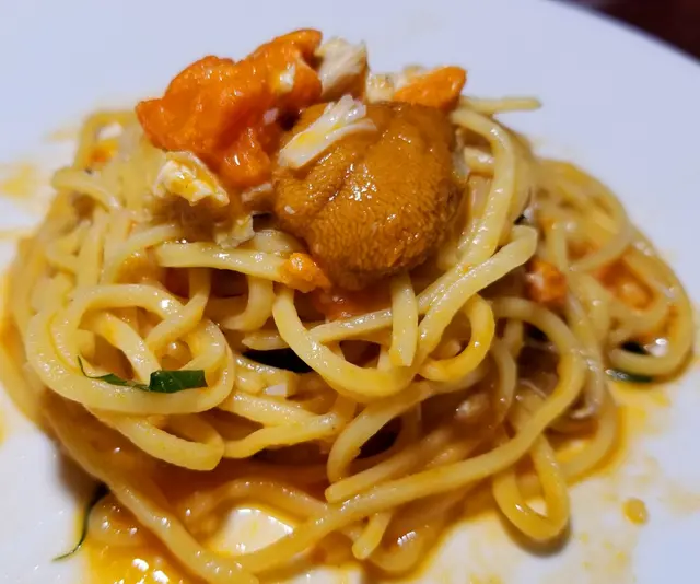 手拆蟹肉蟹粉汁自家製意大利粉配鮮海膽