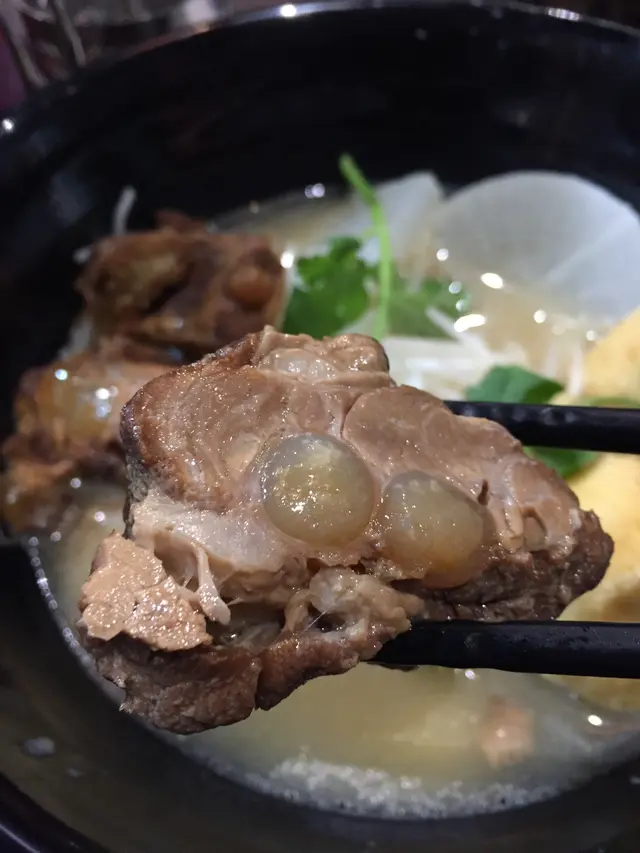 肉汁散滿口腔，美味非常。令人一試難忘。連套餐附送。