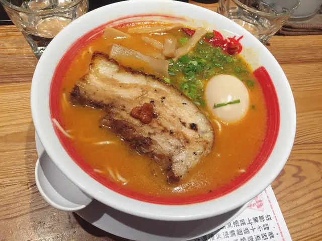 辛辣炙燒豚肉味玉拉麵(小辣)