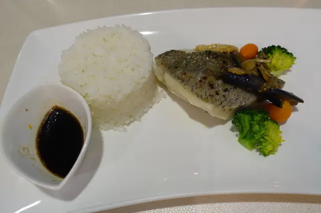 清蒸盲鰽柳配松露豉油汁配飯