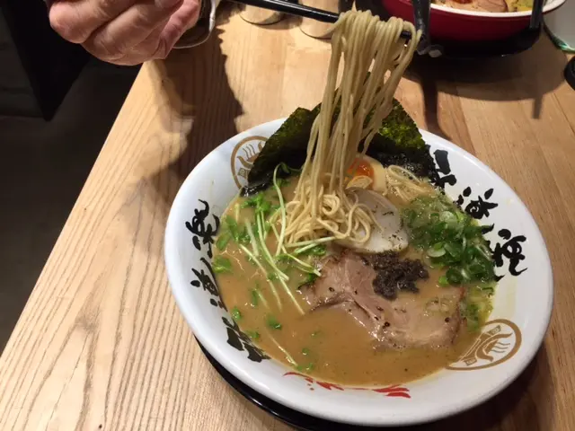 黑松露醬油豚骨拉麵 