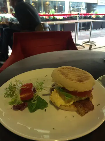 Bacon  &  egg  Muffin