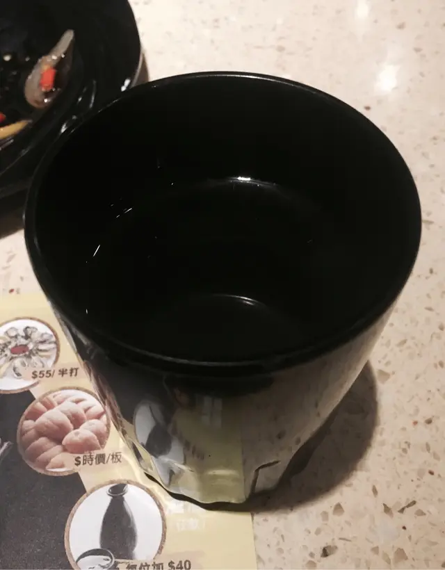 不得不提店員服務超級周到,我地眼殘見唔到熱水自斟區,舉手叫店員俾杯熱水,佢勁忙都二話不說幫我地斟黎,好讚👍🏻