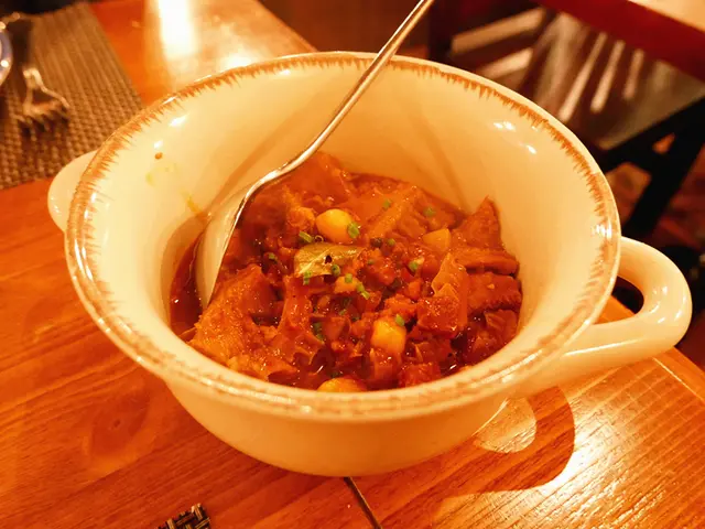 傳統西班牙辣肉腸醬汁鷹咀豆燴牛肚