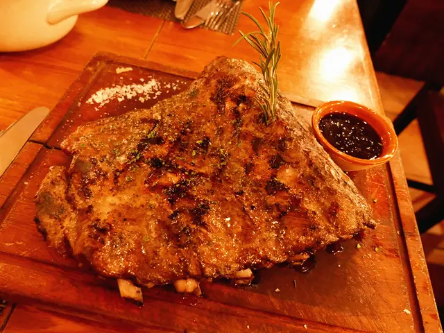 燒原條黑毛豬肋骨配柑桔果凍醬