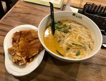 大汗猪扒担担米线