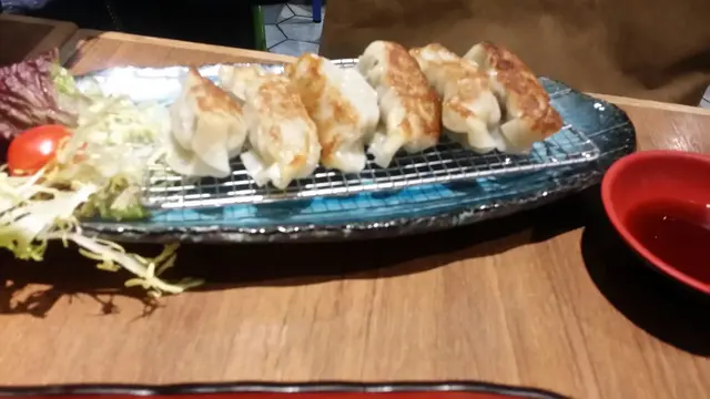 餃子皮非常軟 吃下去也不覺得膩 值得一試 