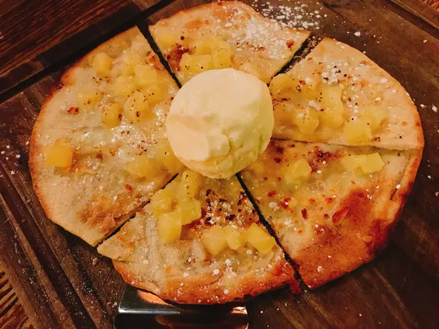 甜蜜菠蘿薄餅伴雲呢拿雪糕