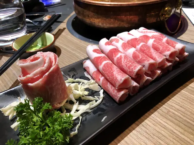 牛味濃郁，灼後入口即溶，牛魔王必吃。