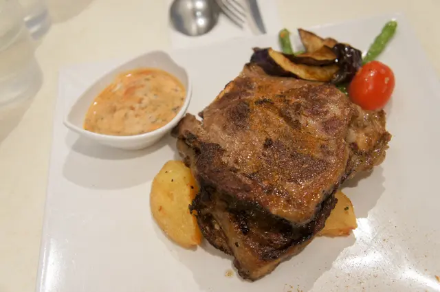  海盗羊脾扒配忌廉薄荷汁