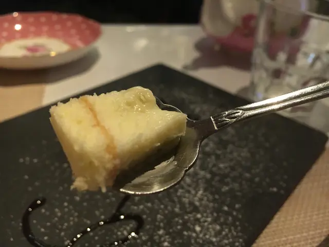 Rose cake with ice cream