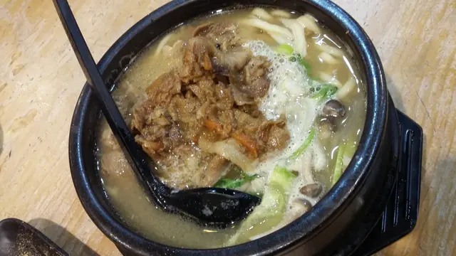 烤豬腩肉大醬湯手切麵
