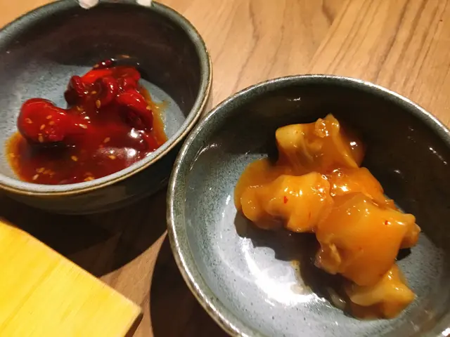 芝麻八爪魚、味付螺肉