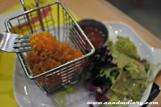 香脆炸蝦丸配雜菜沙律