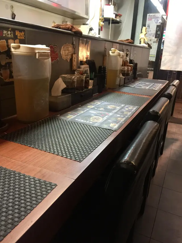 坐的地方是以bar臺形式