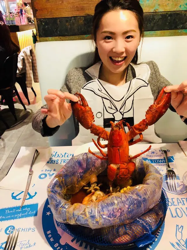 餐廳仲提供膠既餐巾以防食野時彈到落件衫到。。。真貼心