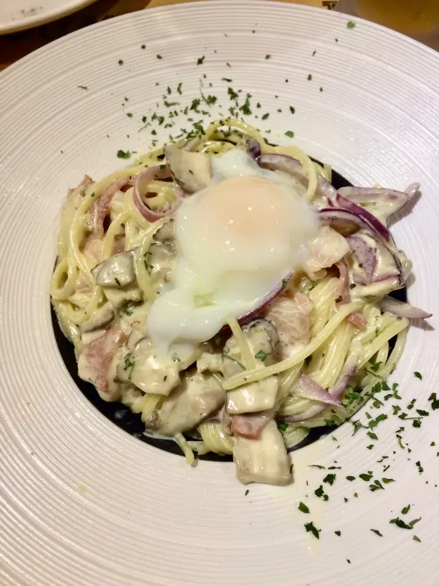 溫泉蛋卡邦尼意粉