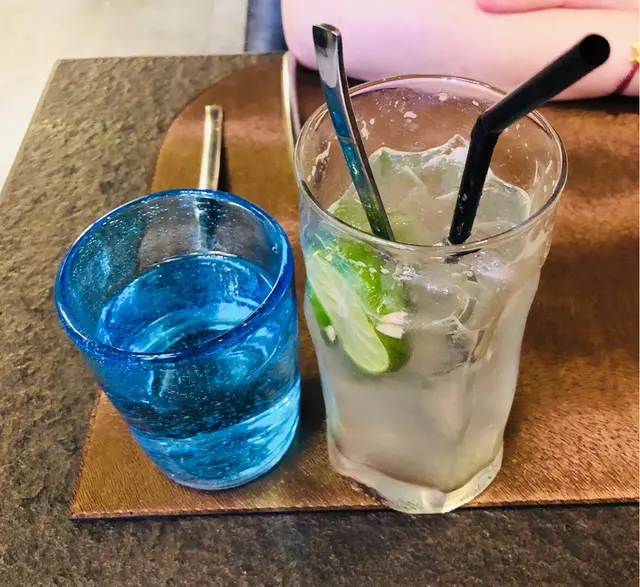Lime soda，用上真青檸搾汁的，叫晚餐是包一個凍飲的。