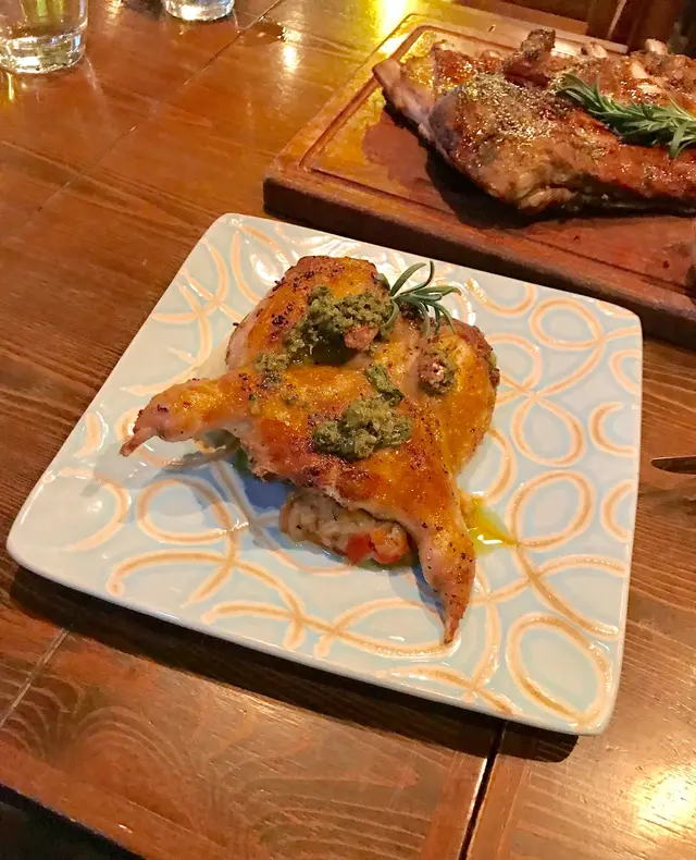 特色燒西班牙鵪鶉