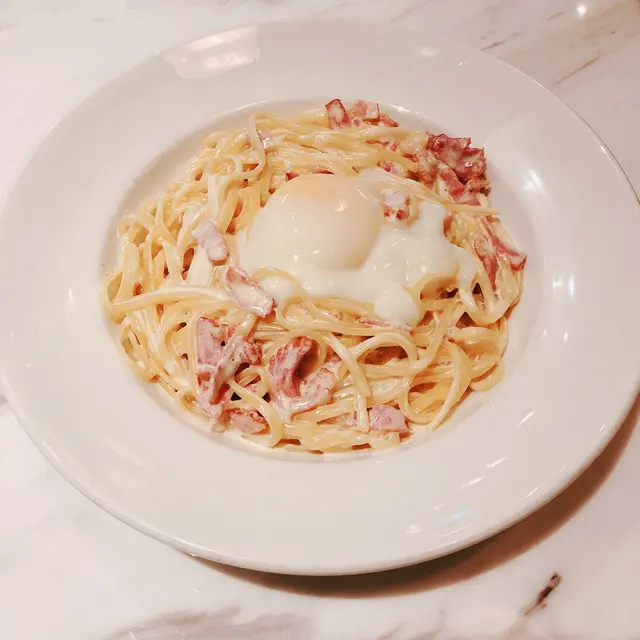 卡邦尼扁意粉配溫泉蛋