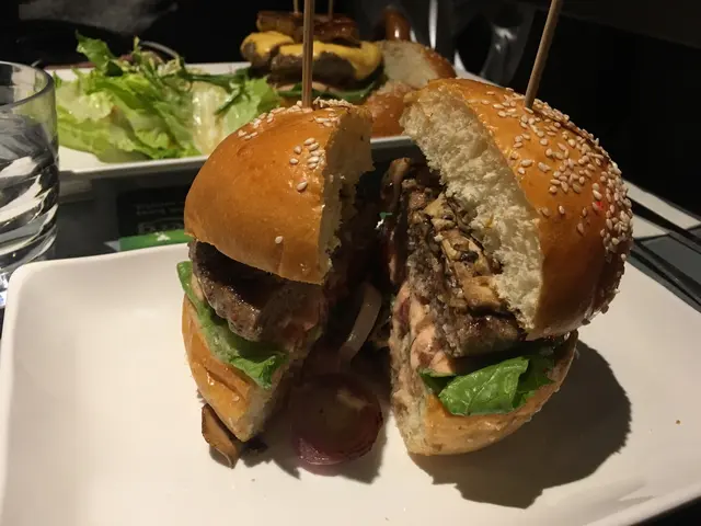 鮮蘑菇牛肉漢堡