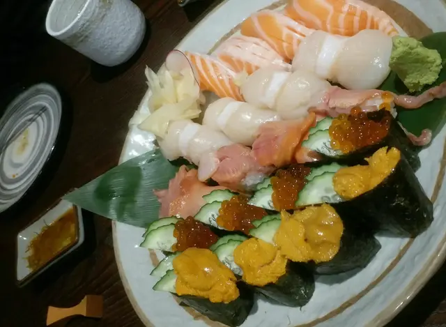 鮮味十足，可惜壽司飯品質、調味、溫度略為不足