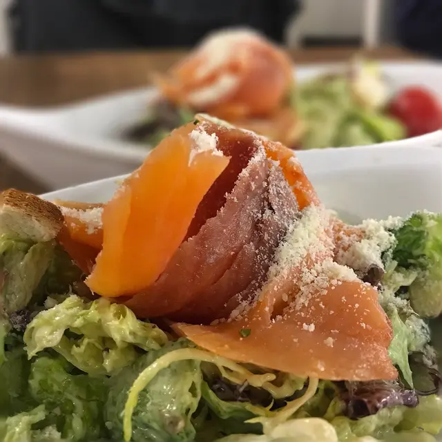 煙三文魚凱撒沙律