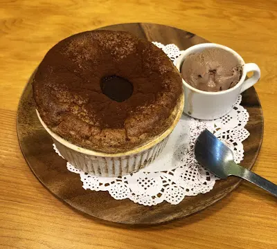 焗朱古力梳乎厘伴朱古力雪糕