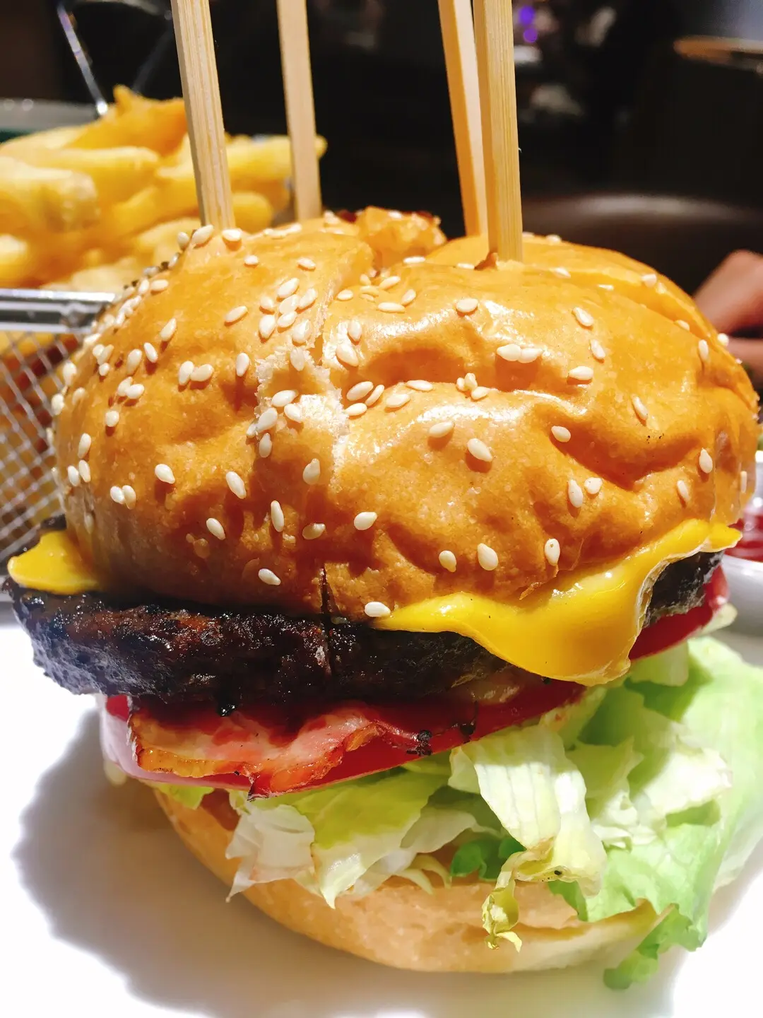 likes             likes           安格斯牛肉汉堡 $