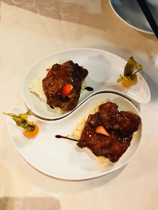 士多啤梨骨配米通