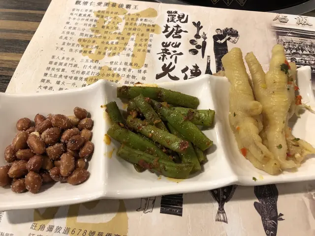 以$20一碟前菜,有三款小食黎講算係唔錯 ,
鳳爪酸辣惹味,四季豆微辣爽脆,幾開胃!