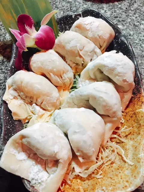 自家製極品水餃 ($42/半份) 及 自家製韮菜餃 ($42/半份)