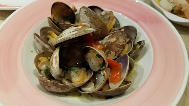 鮮蕃茄白酒煮蜆
